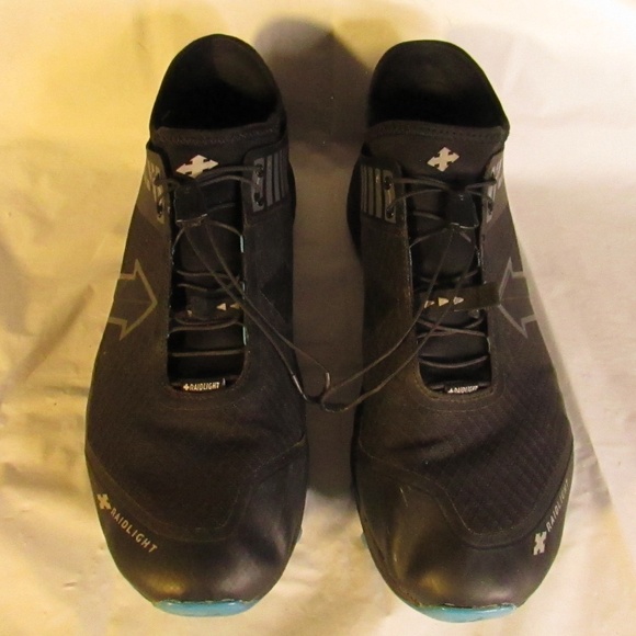 Raidlight Revolutiv trail running shoes with a black and blue color scheme main image 4